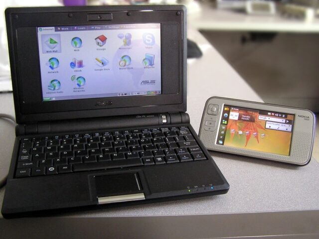 Beehiiv vs Substack on No-Code Sites Asus eee and Nokia N800